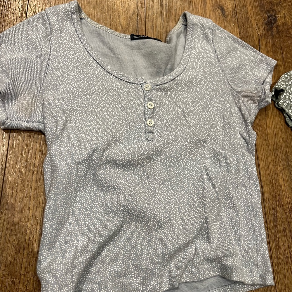 Brandy Melville tshirt
